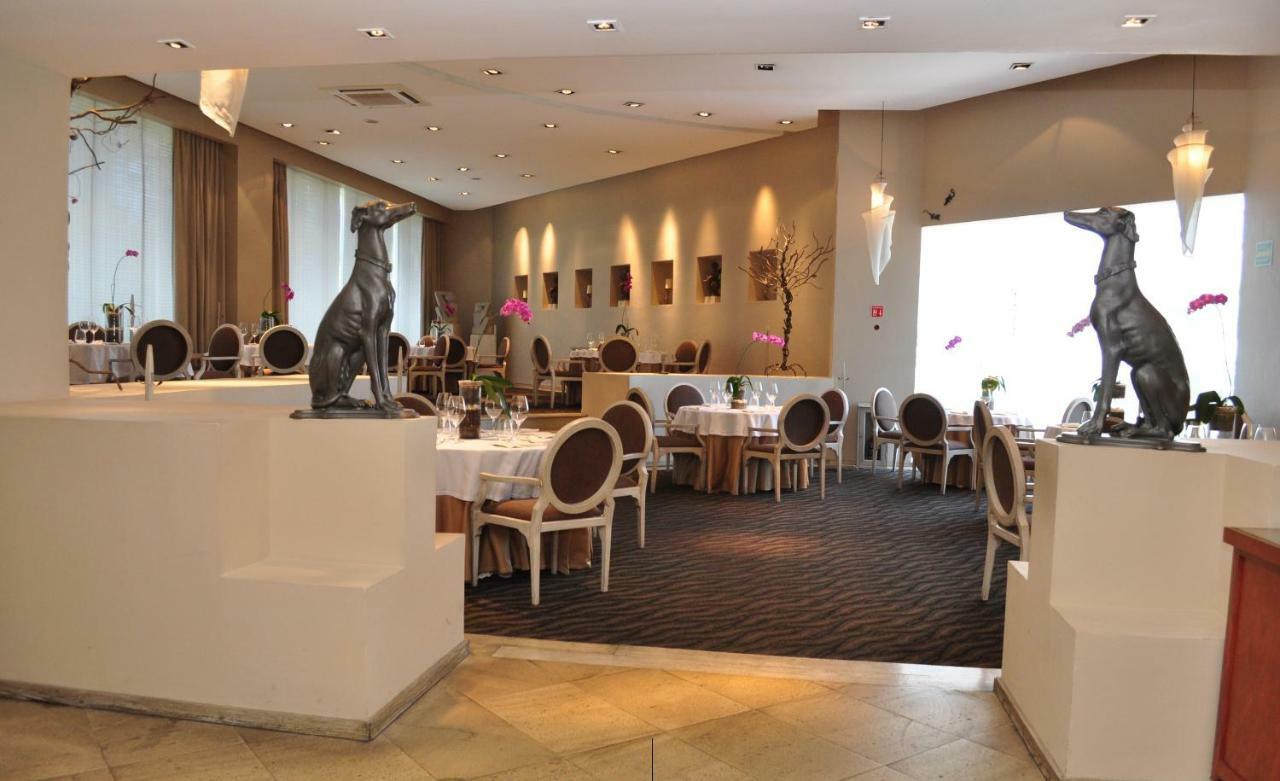 Royal Pedregal Hotel Mexico City Exterior photo Restaurant "Le C'est Quoi"